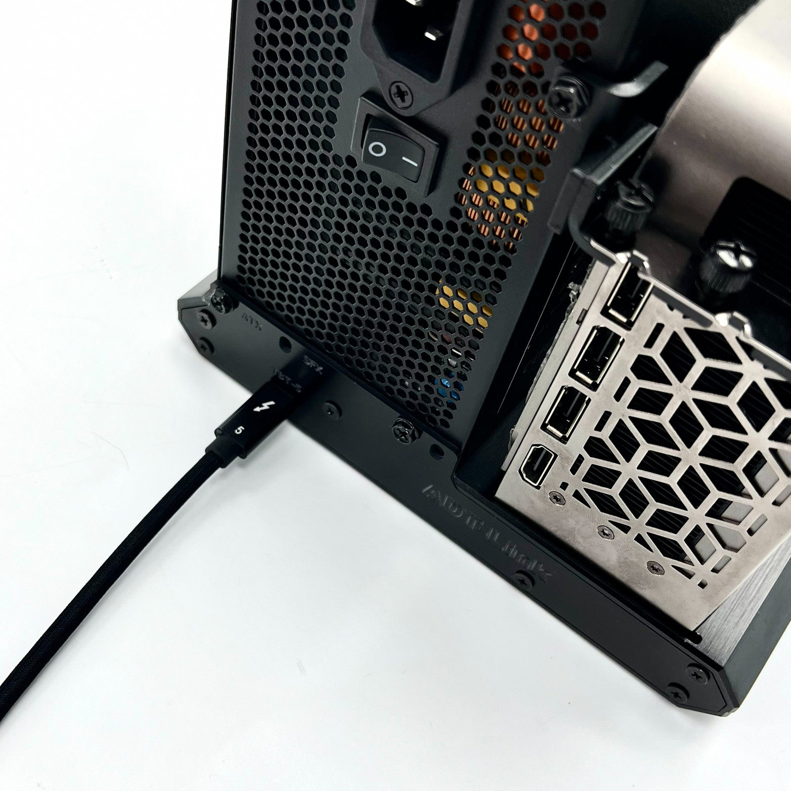 ADT Thunderbolt-5/4/3 External - огляд і ціна Thunderbolt 4 External Gpu Enclosure